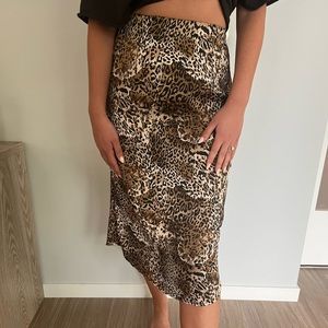 Leopard Midi skirt - size small